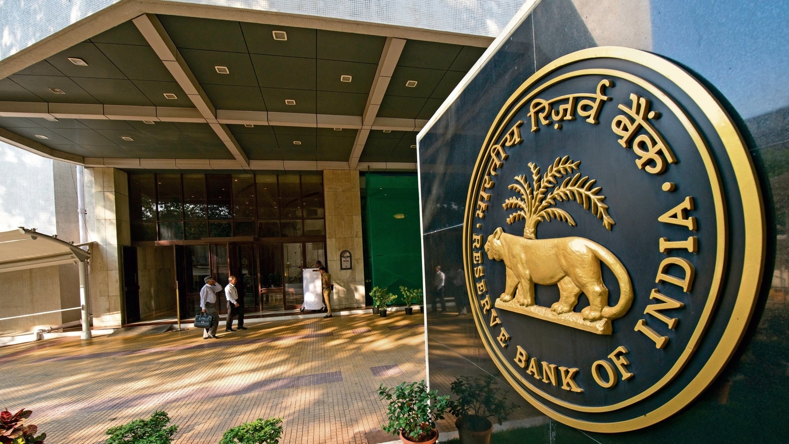 Risky or Rewarding? RBI Relaxes Loan Norms for NBFCs & Microfinance Lenders!